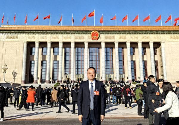 好消息！全国人大代表庹庆明提出建议：取消节假日高速免费政策，改为给每辆车每年发放