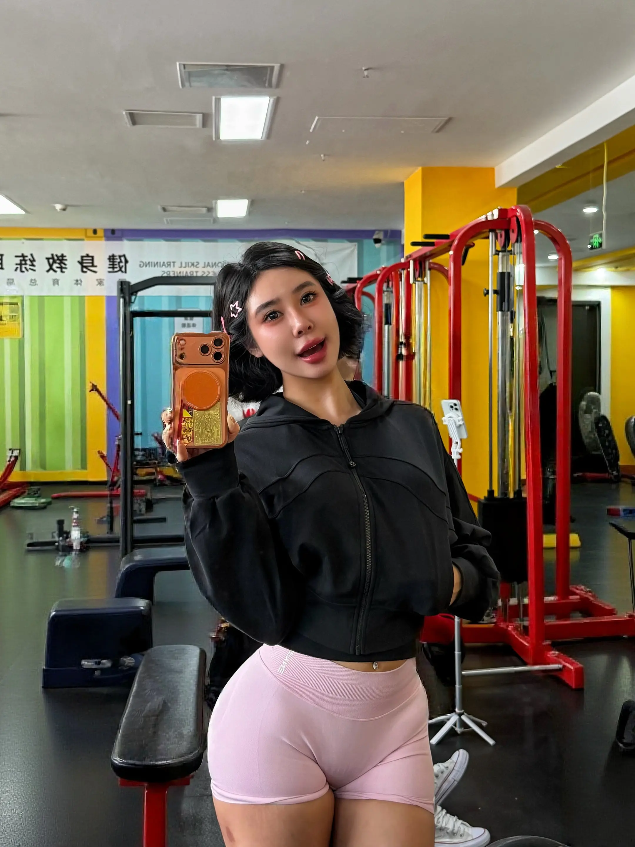 辣妹拍照 一张图证明你在健身