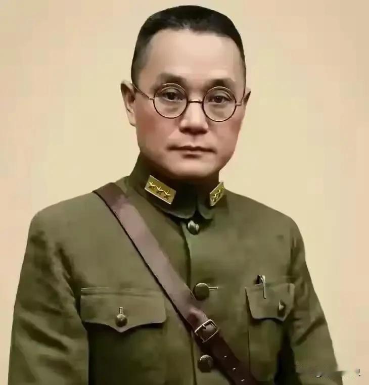 1949年深夜，上将潘文华推开房门，死死盯着正在调试发报机的七姨太。潘文华没有掏