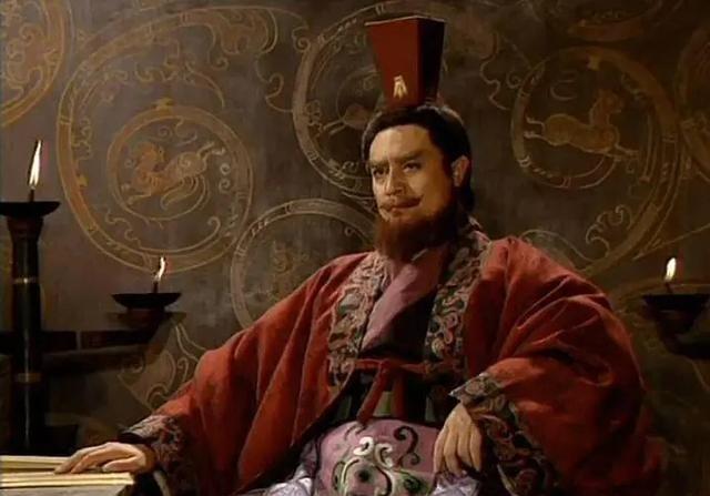 年近五旬的刘备在公元209年再度披红挂绿做新郎，前往江东迎娶正值青春年华的孙夫人