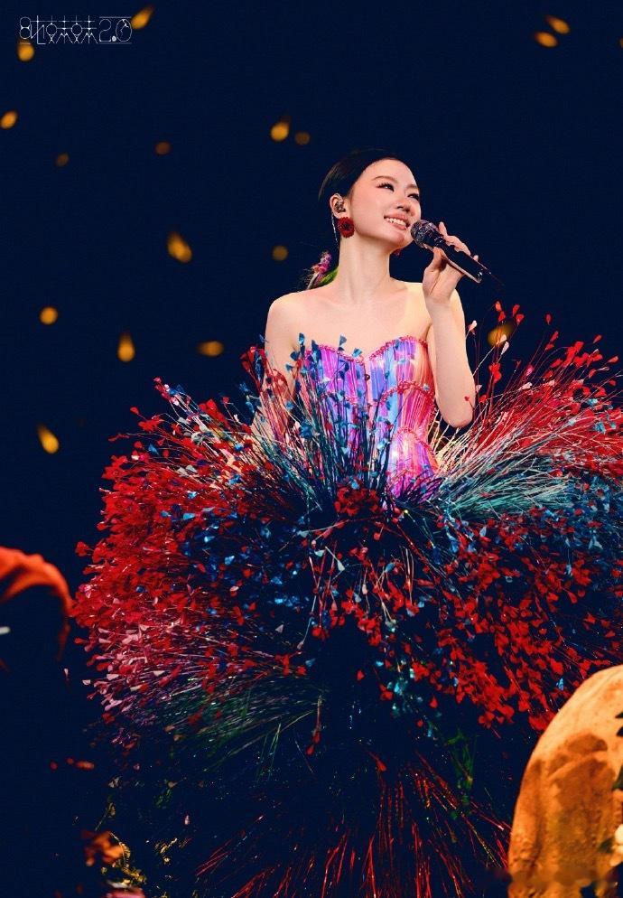 单依纯金曲奖评审主席回应单依纯入围黄韵玲说单依纯版权风波不会影响评选结果 据台媒