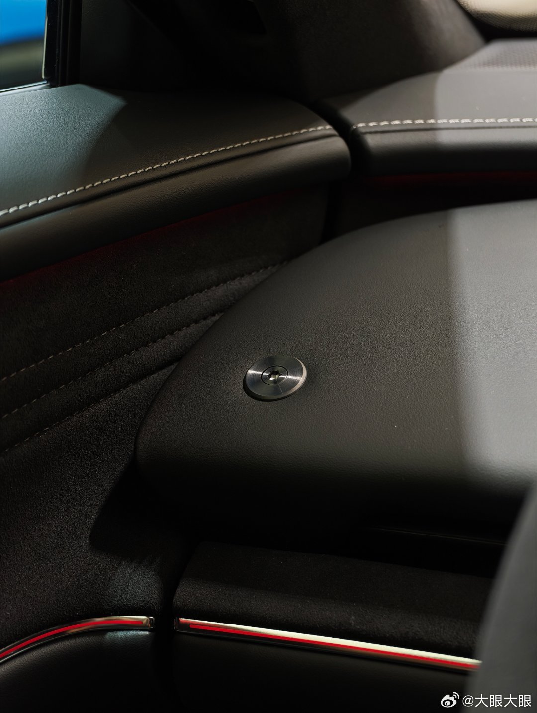 啧啧啧…（摇头） 