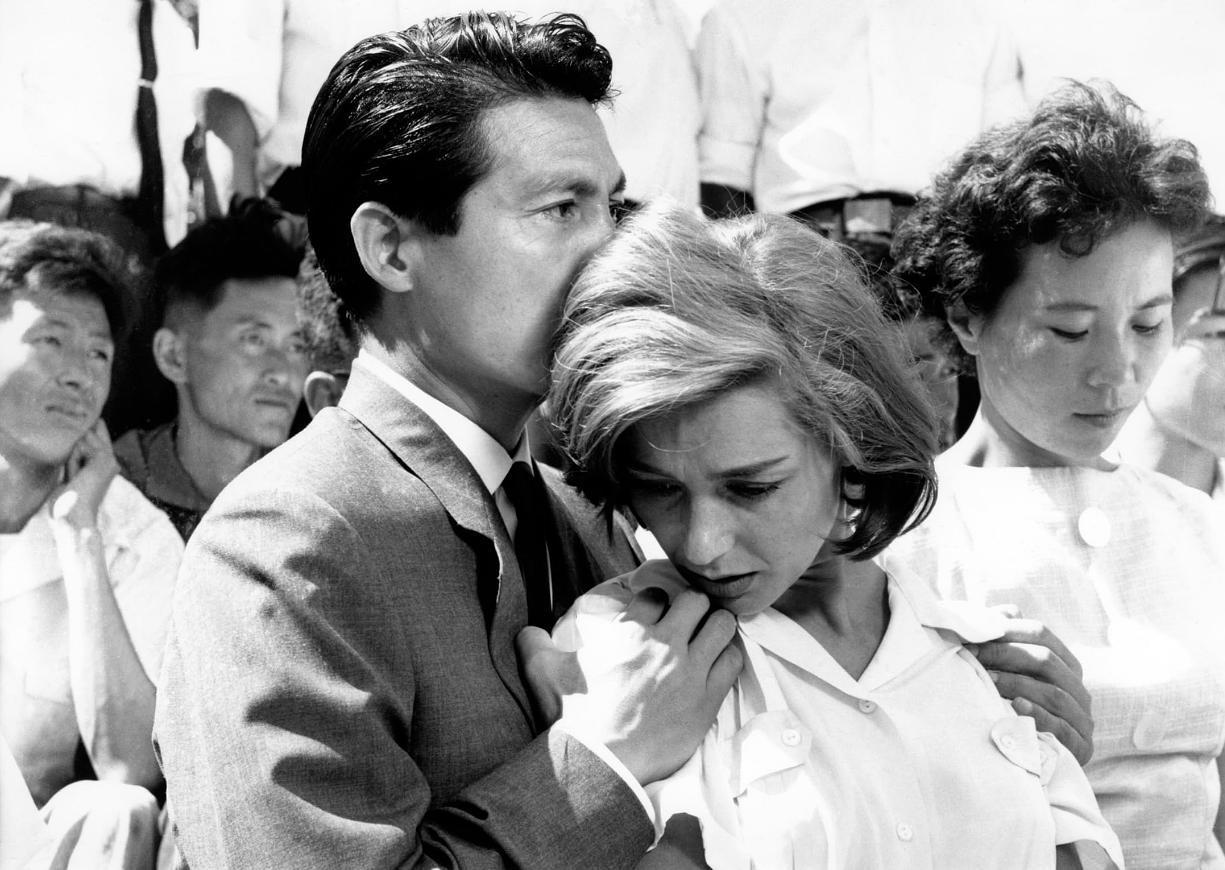 《广岛之恋》（1959）、《莱昂莫汉神父》（1961）与《爱》（2012）里的埃