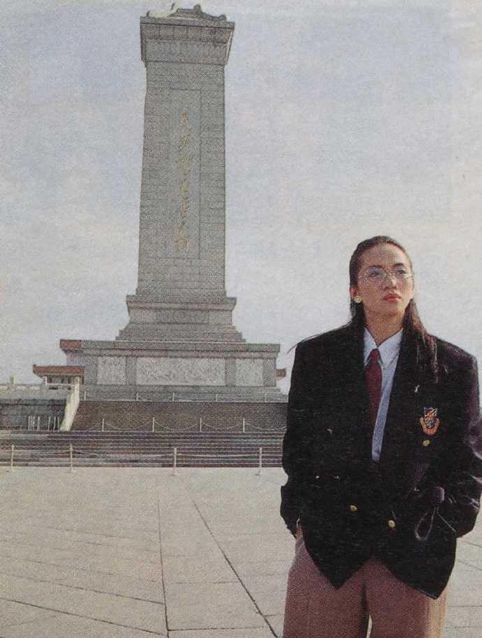 梅艳芳在世的时候，人缘很好，曾经后悔没有结婚。
梅艳芳很小就出来养家糊口，在娱乐