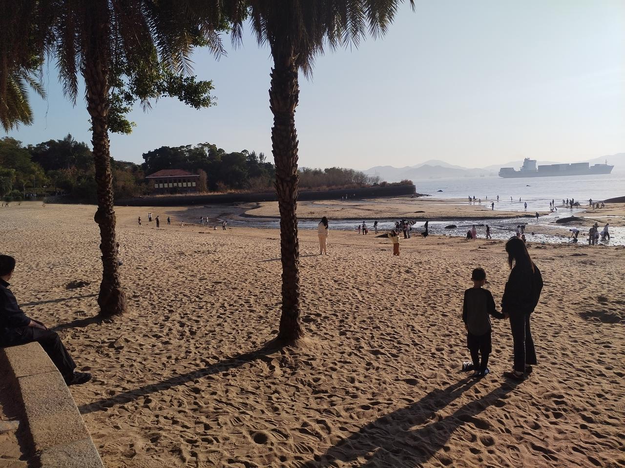 厦门鼓浪屿游（二）

经过耐心等待，下午3，30分终于登上前往鼓浪屿的渡船。
