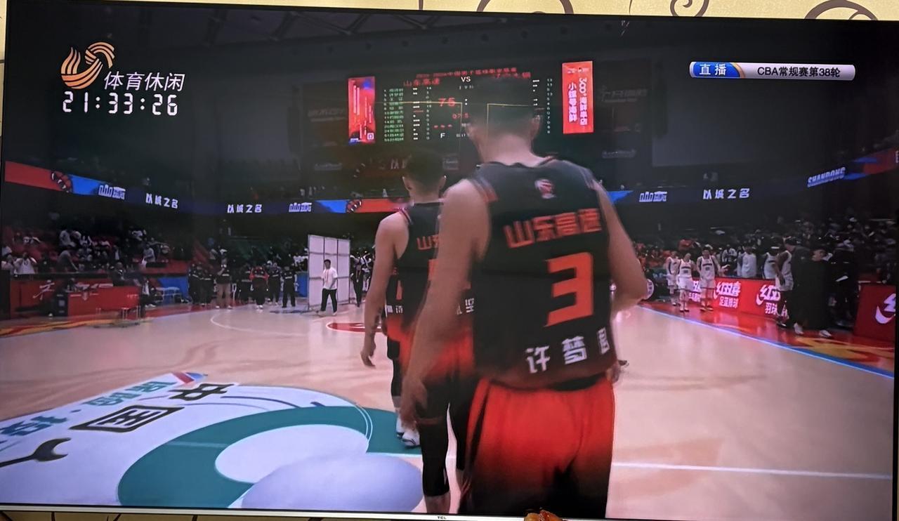 山东高速男篮喜迎三连败.
主场75:80输给了辽宁男篮！
本场比赛可以用糟糕透顶