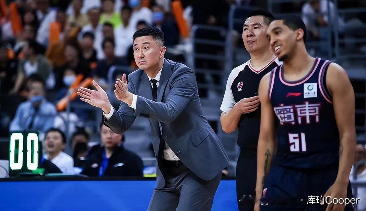 半决赛G5前，杜锋徒增的“烦心事”，不是周琦受伤，而是广东男篮外援沃特斯出场时间