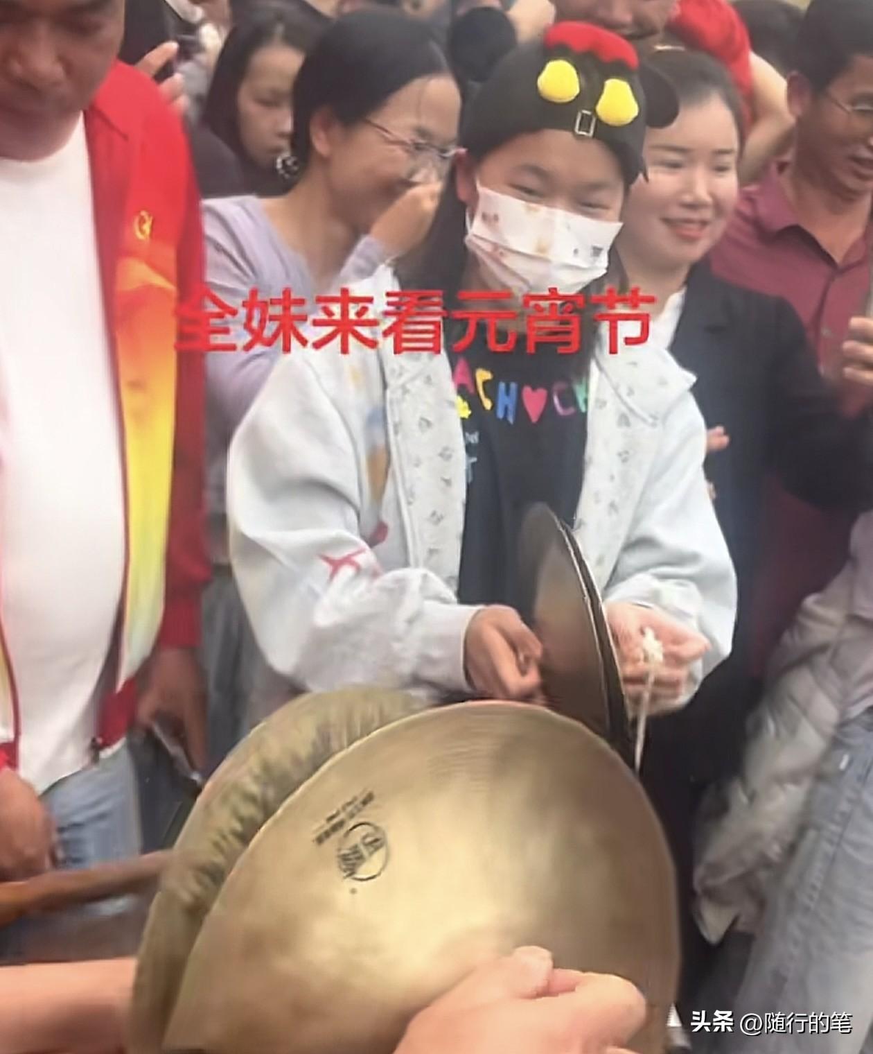 今天元宵节，也是全红婵老家迈合村年例的日子，按照传统习俗，迈合村村里进行游神活动