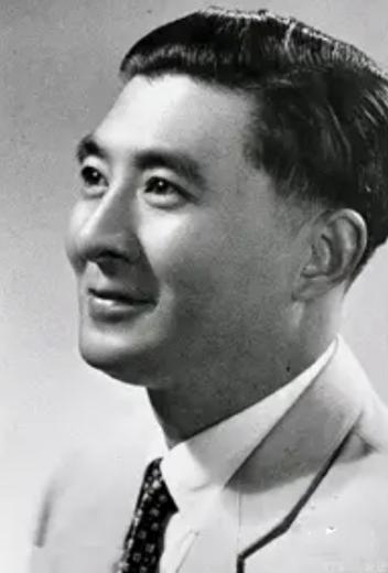 1961年，周恩来总理在“新侨会议”期间提出，新中国电影院里不应再只悬挂苏联明星