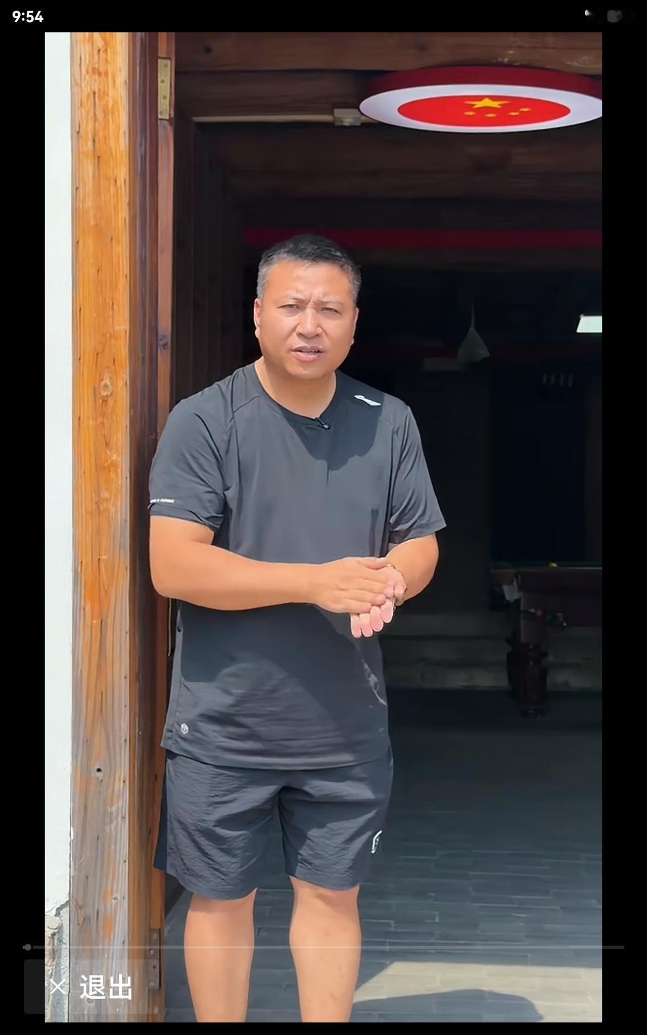 我已经下单支持海哥的包菜了，小东北的东西我还没买过，以前子云直播的时候，我倒是经