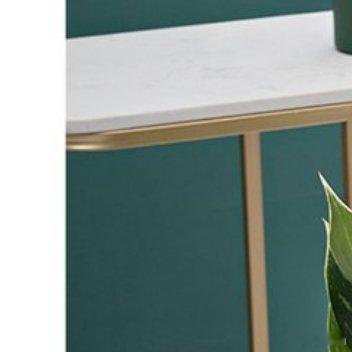 生活就像一架钢琴，白键是快乐，黑键是悲伤。但是，要记住只有黑白键的合奏才能弹出美