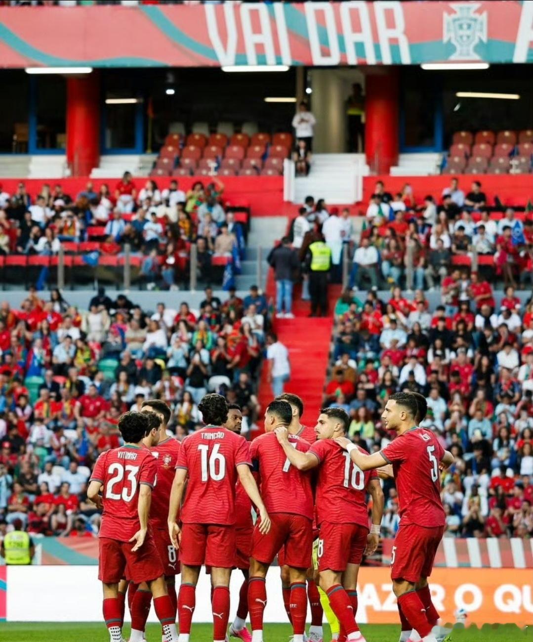 C罗被换下场2-1拿下！C罗状态拉胯，丢单刀后尴尬微笑，葡萄牙热身两连胜剑指世界