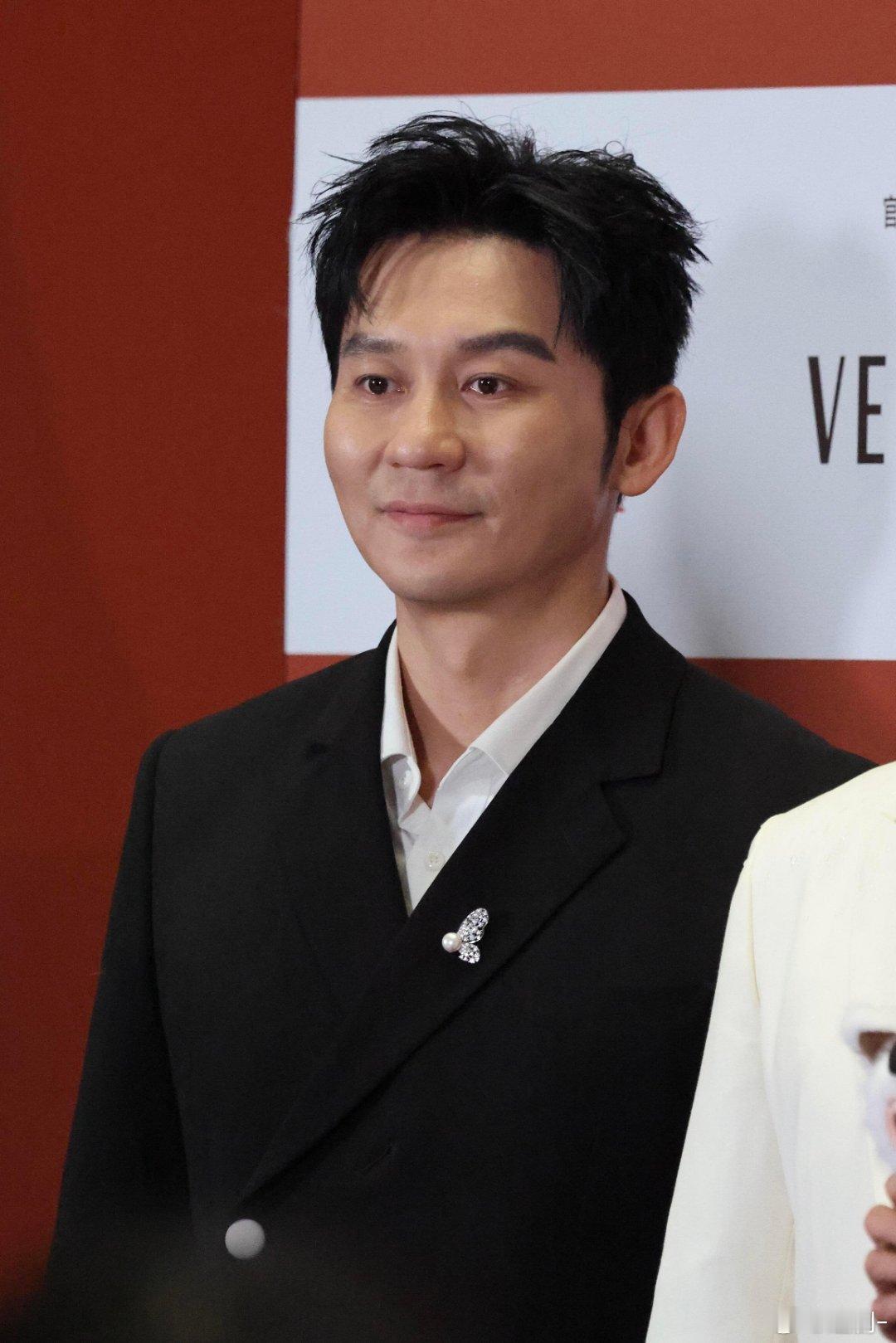  李晨试水AIGC创作这还是那个不会点外卖的大黑牛吗李晨把好奇心拉满，主动试水A
