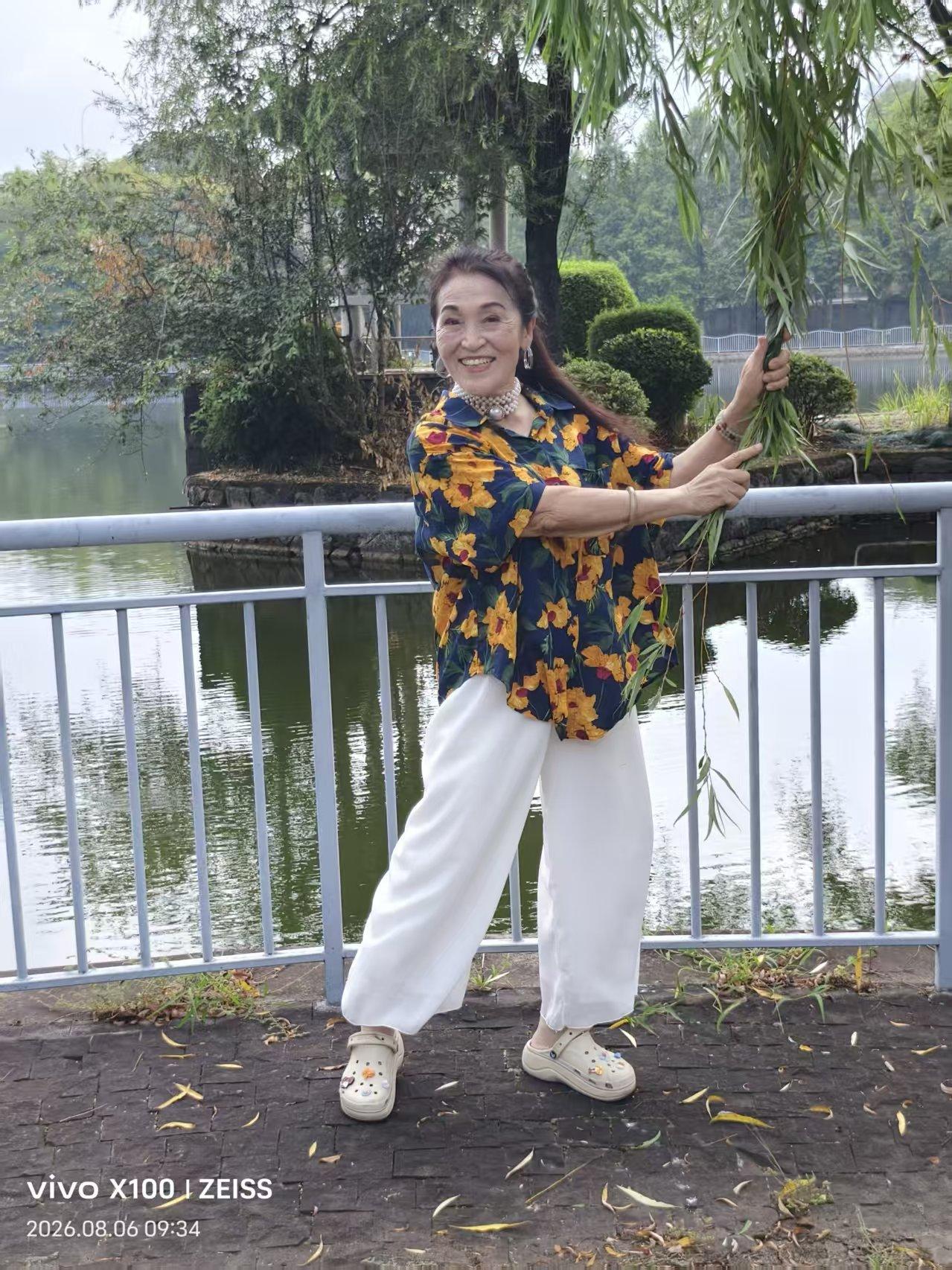 要把那些没法回头的事儿当回事儿，那些能替换的东西就看淡点。
每个人的生命底子都差