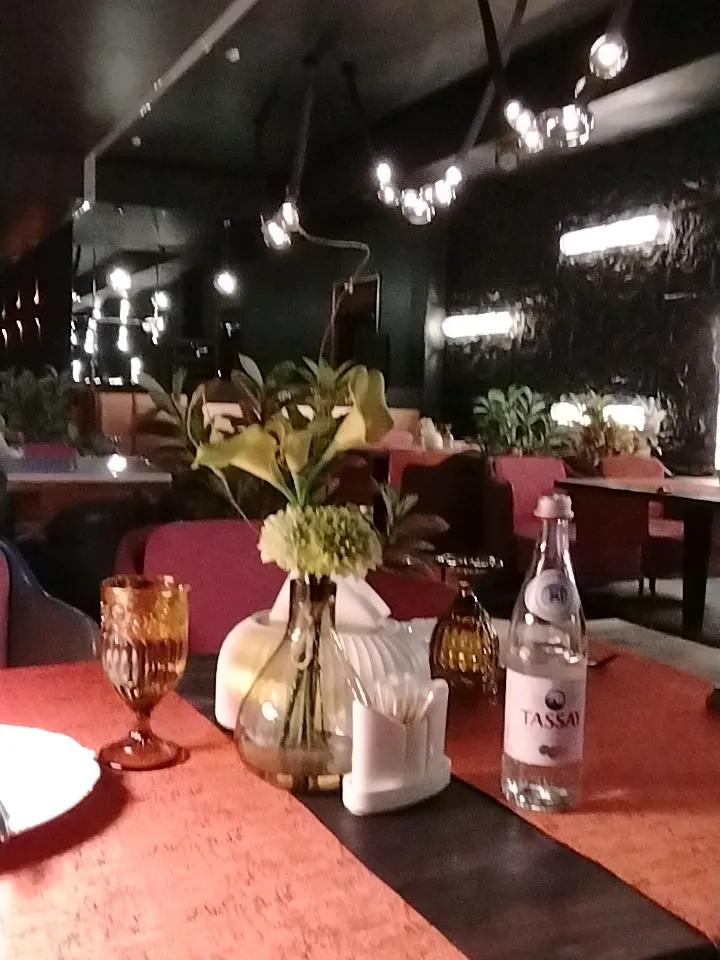 哈萨克斯坦怎么转向转得这么快?国土面积大，人太少，所以实力一般般，当然玩平衡了。