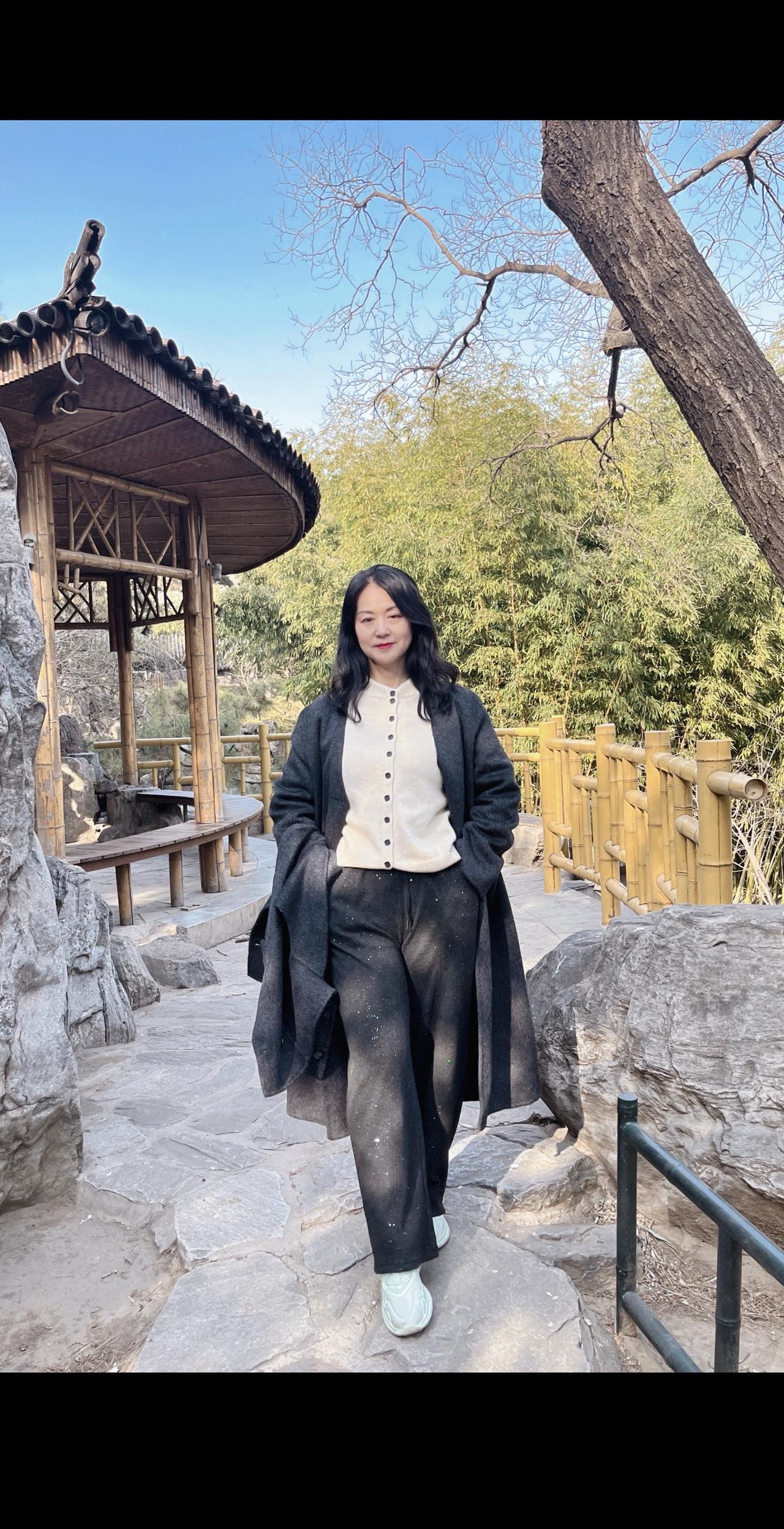 人的一生，要想踏实心安，就莫向外求。
 你我所有的内耗和焦虑，根源往往全在三个字