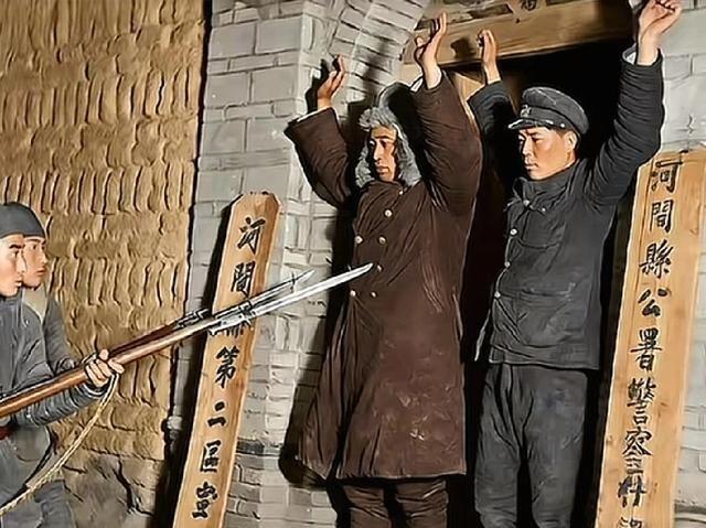 1945年，河北省河间县城八路军冀中军区部队夜袭河间县城后伪警察局人员瞬间崩溃举