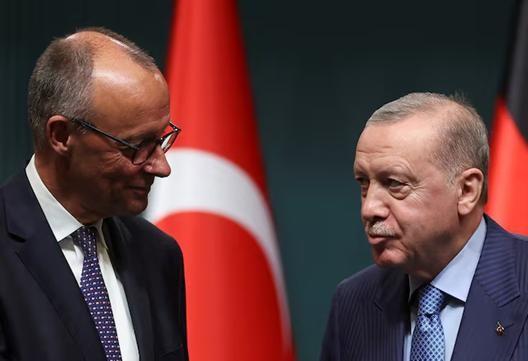 [浮云]德国总理默茨访问土耳其，记者发布会上土耳其埃苏丹把默茨骂的狗血淋头！
