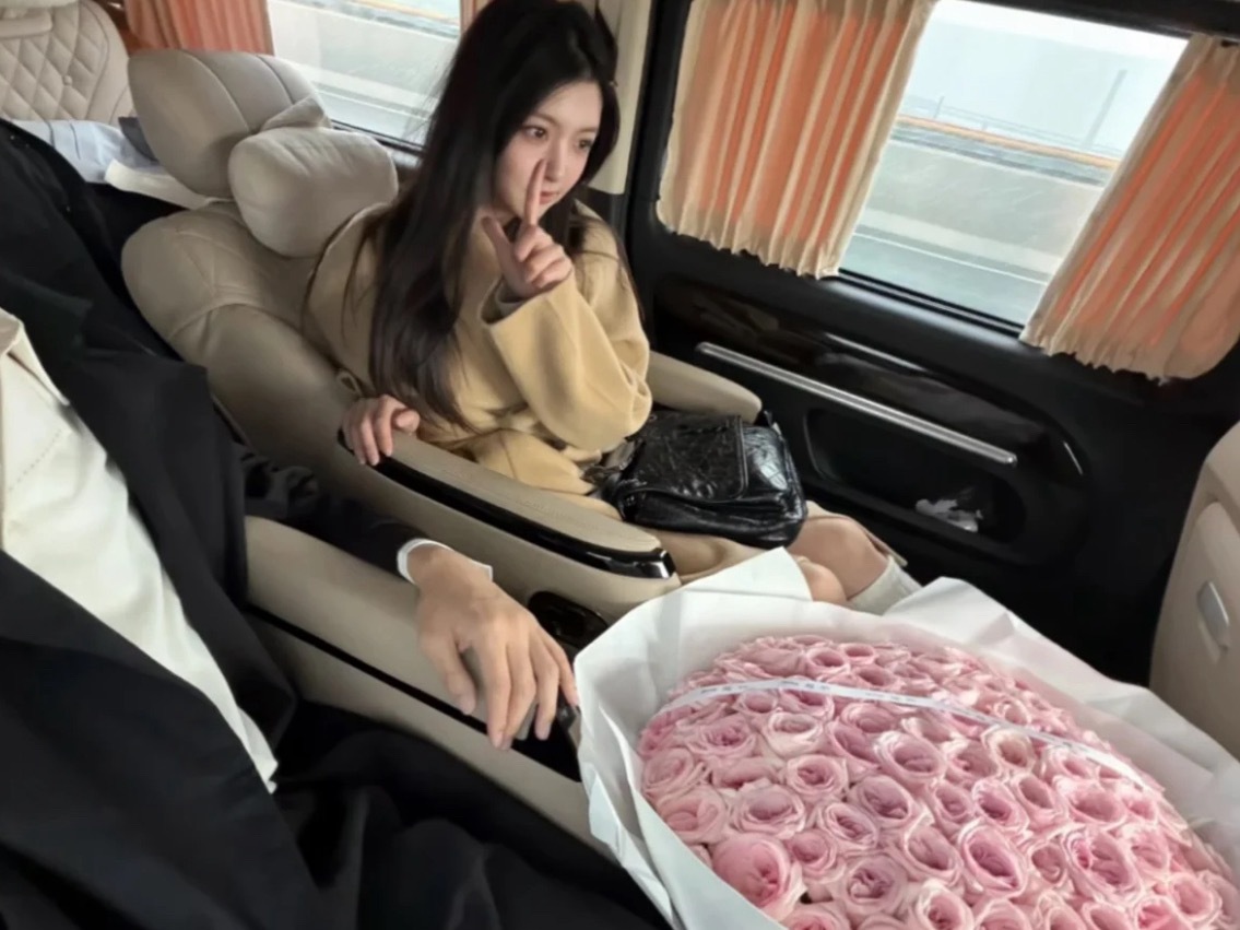 睡觉也在牵手 我天啊啊啊啊啊啊啊啊啊啊啊第二张真的好绝 