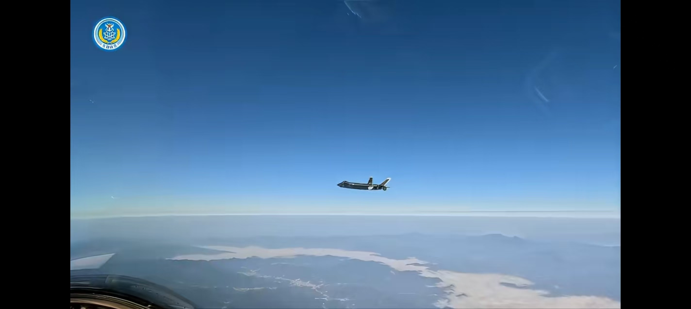 乖乖，j20在高屏溪上空？ 