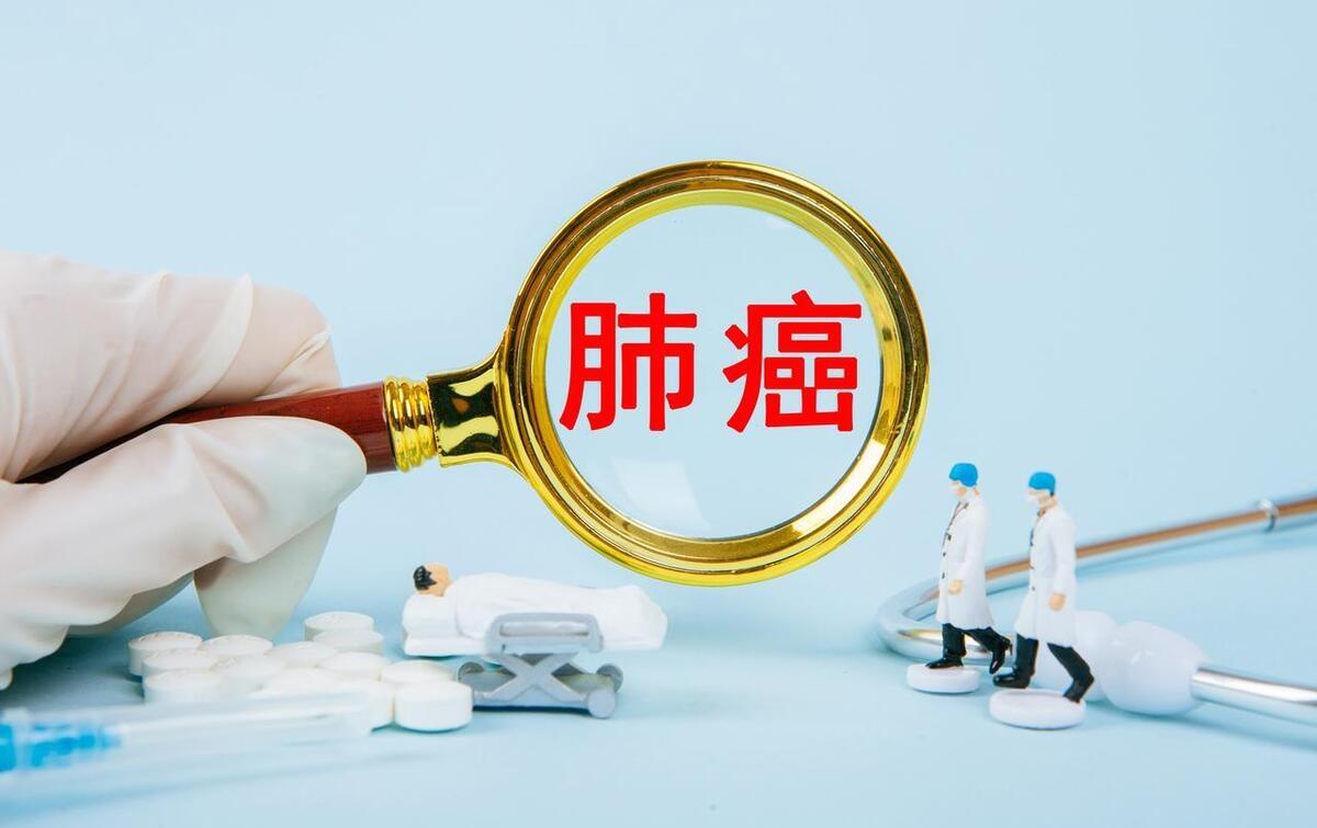 大哥早期肺癌，长期吸烟导致肺功能差，听说不能手术痛哭流涕
这个病人让人心痛，门诊