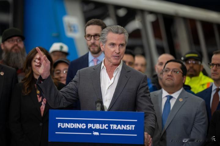 美最高法院推翻特朗普根据IEEPA征收的关税后，州长纽森幸灾乐祸。
“关税只不过