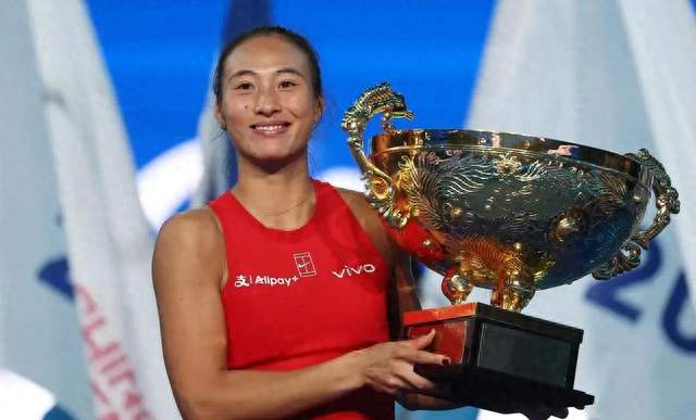 48天狂升98位！郑钦文外卡夺冠创3大纪录，从160名杀回世界第23