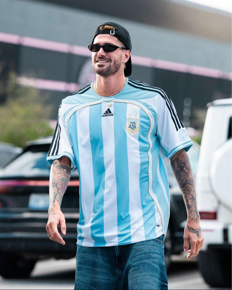 🤩德保罗身穿2006年世界杯的蓝白战袍现身迈阿密国际训练场。🇦🇷德保罗迈阿