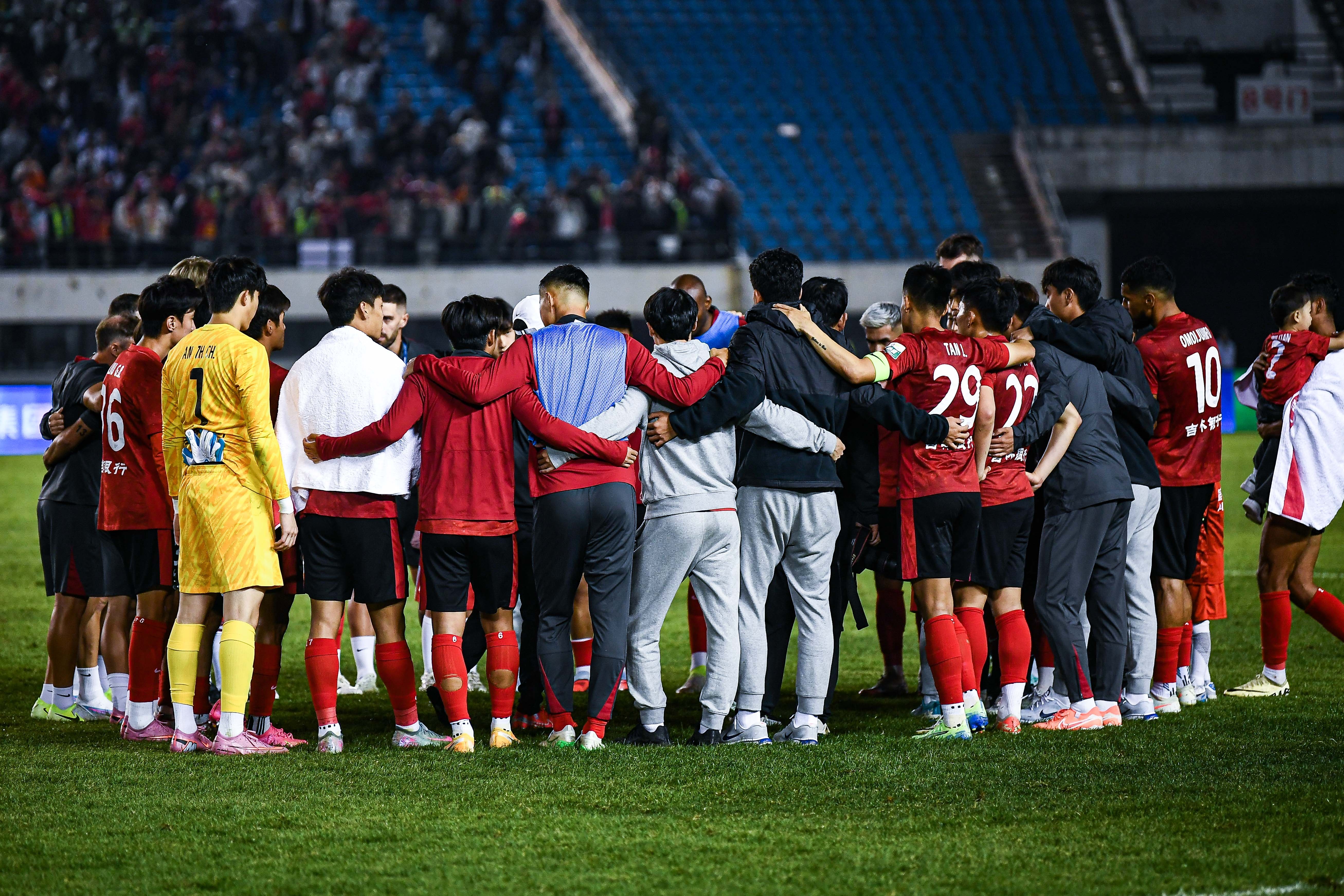 吉林省政府召开常务会议，表示要重视足球事业发展