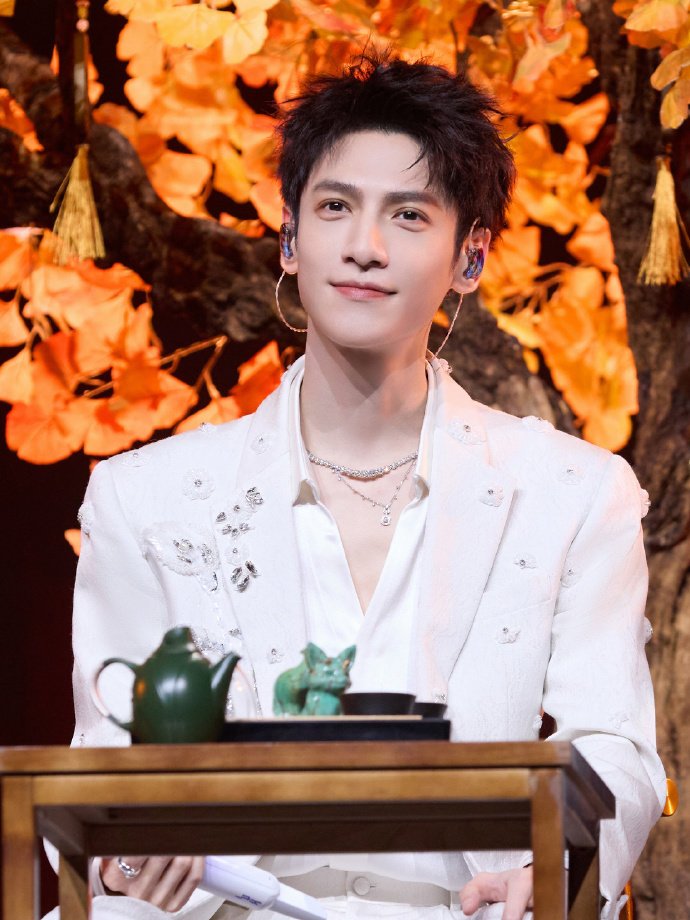 罗云熙出道15周年单曲 罗云熙新单曲预告 罗云熙新单曲预告，罗云熙出道15周年单