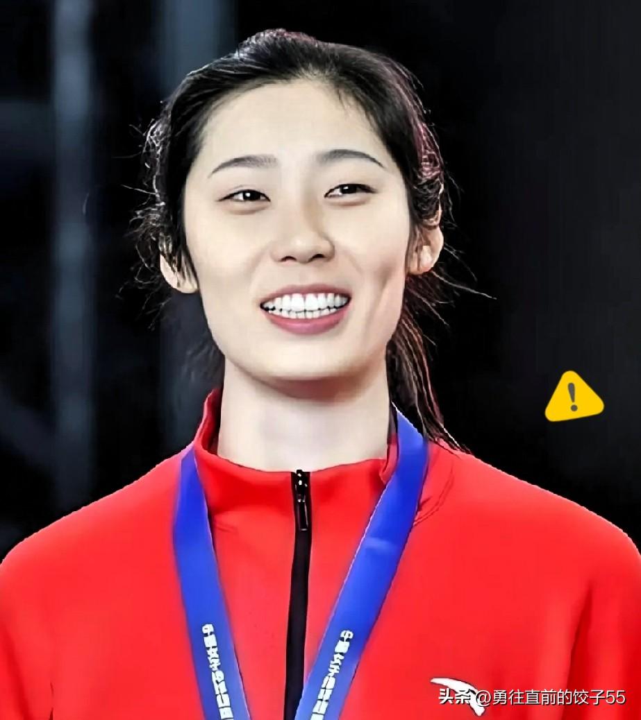 朱婷打完世联赛后，将和霍启山联手打造青少年排球青训项目。霍启山拿出香港体育场地、