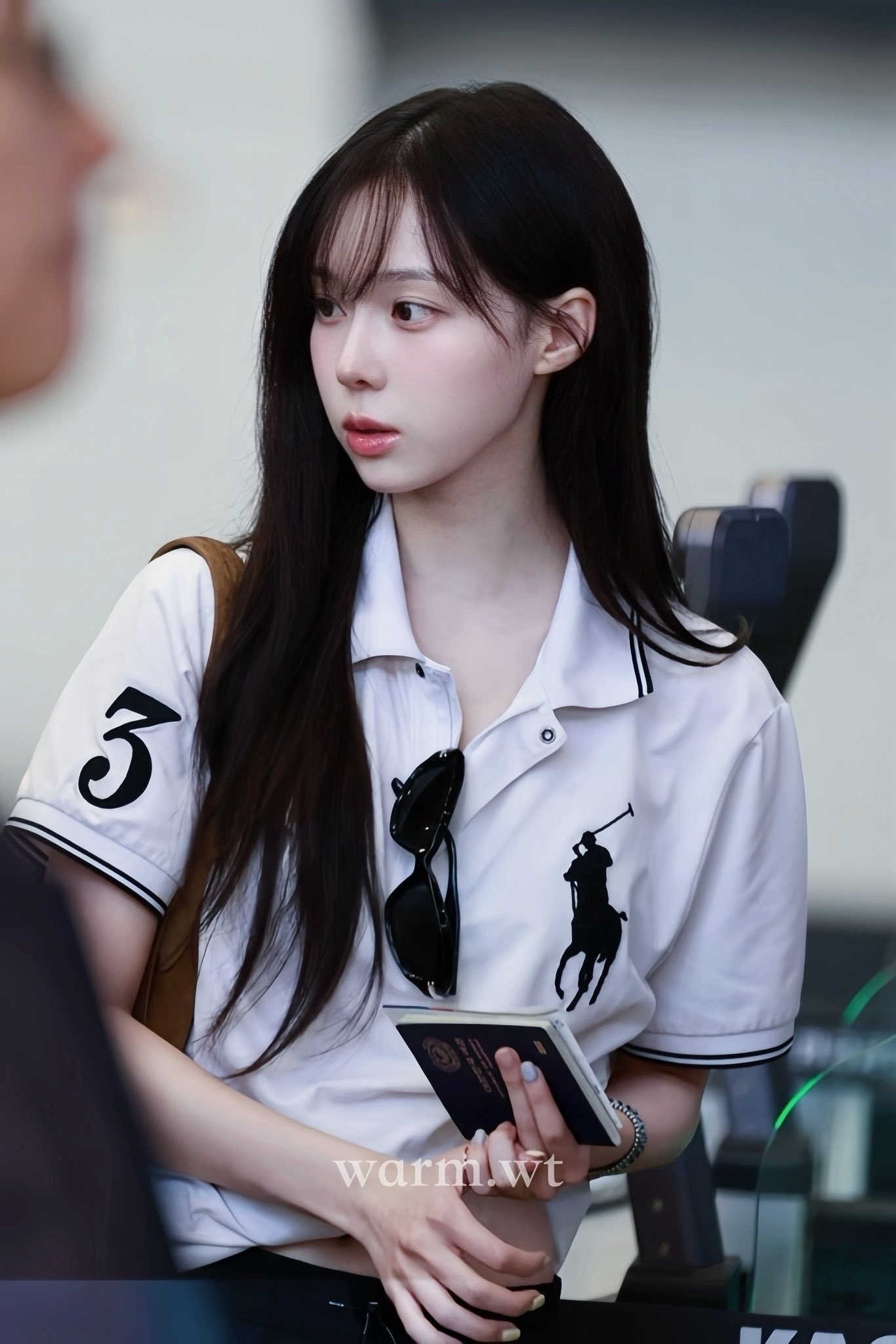 南韩把妹王这个词出现之前 我们都叫她金旼炡 感受炡哥哥机场穿搭 