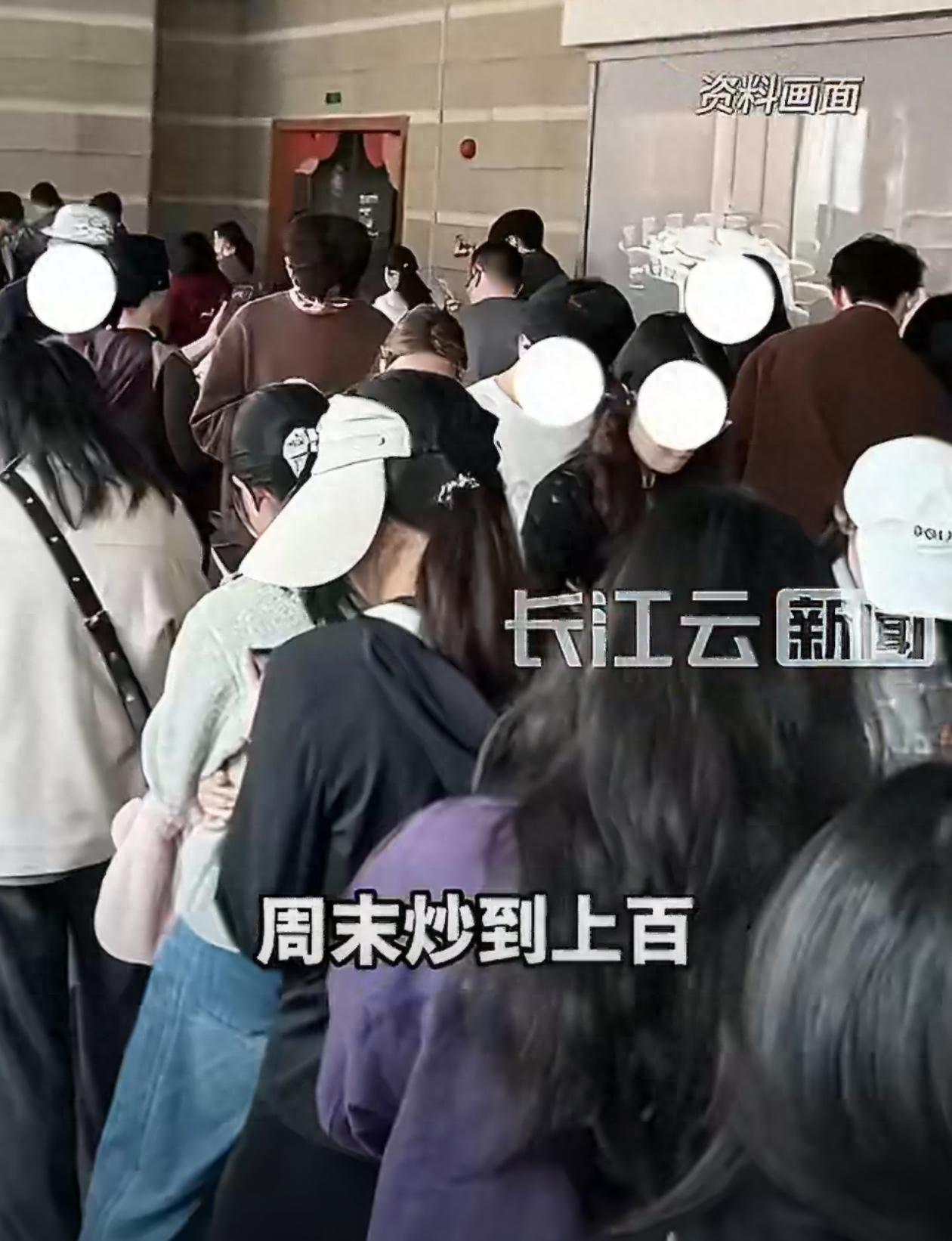 3200桌排队、50小时等候！网红店与黄牛联手收割，到底是谁在把消费者当韭菜？