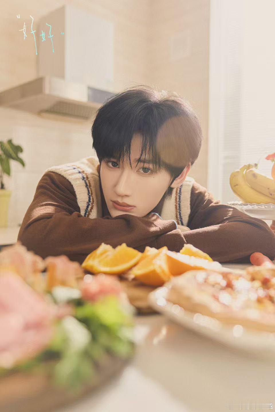 他在生日直播中跳的舞蹈简直太燃了，感觉他完全融入了舞蹈！ 