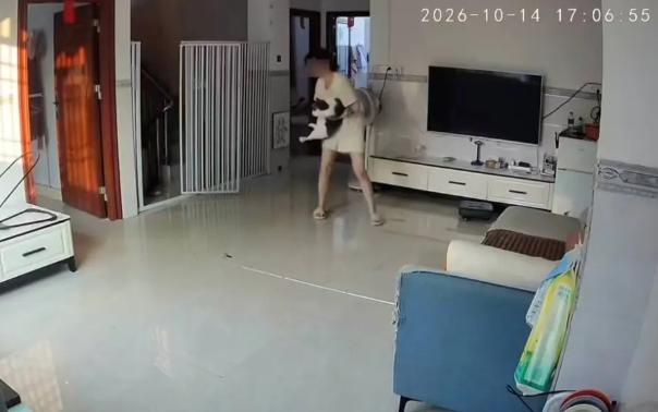 10月20日，极目新闻记者联系上广东惠州惠东县的朱女士和救治她的惠东县人民医院。
