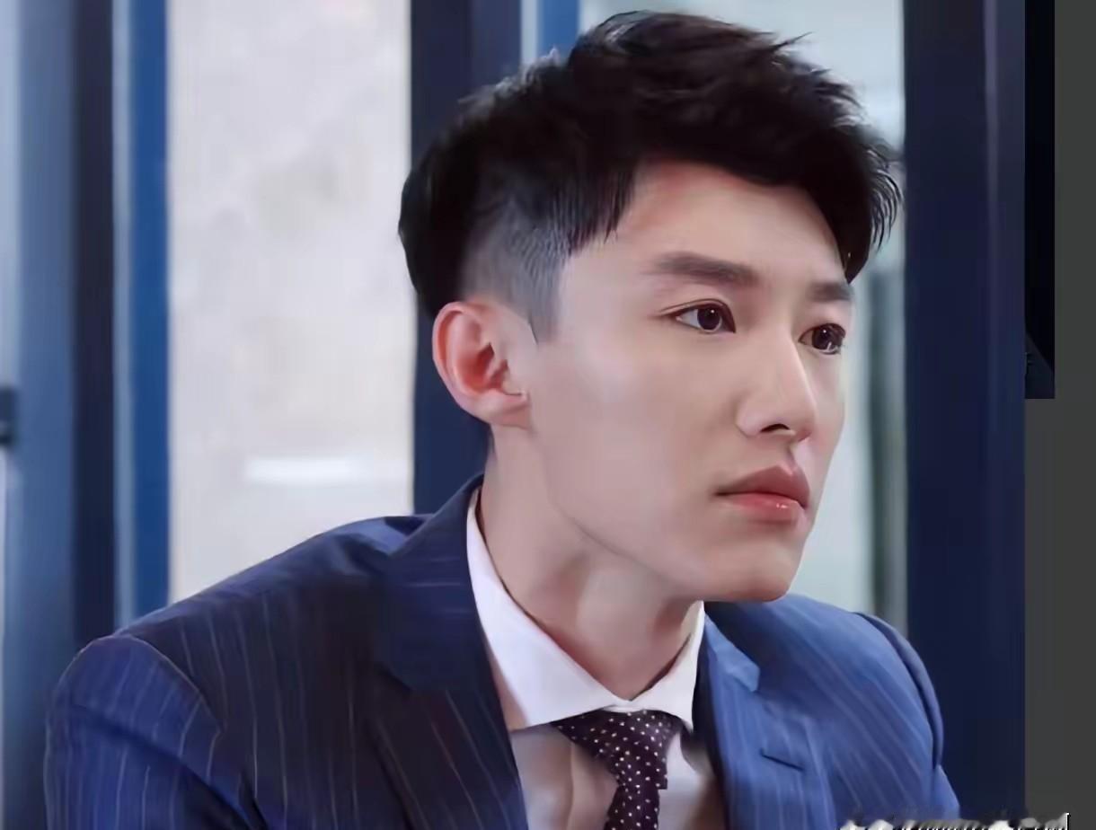 代旭结婚了，妻子是中戏毕业的演员尹雨航，儿子都两岁了，全网却没人知道。
他演了十