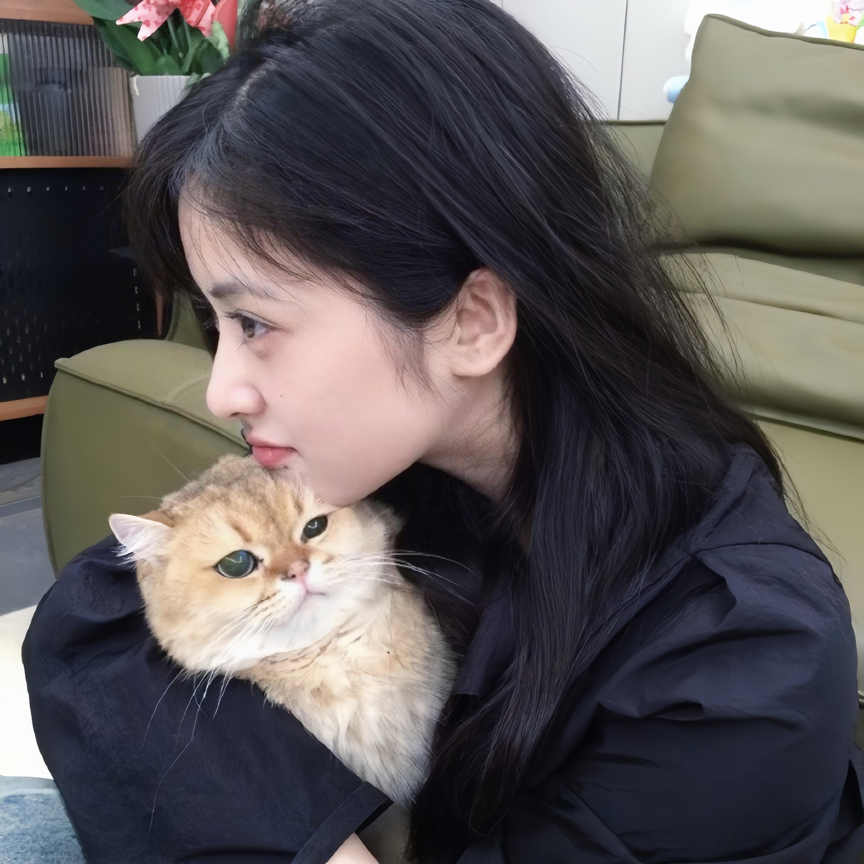 沈月生日：本人头像库美美入一批新图🫧月月生日快乐 永远自在如风——！🎂🌷✨