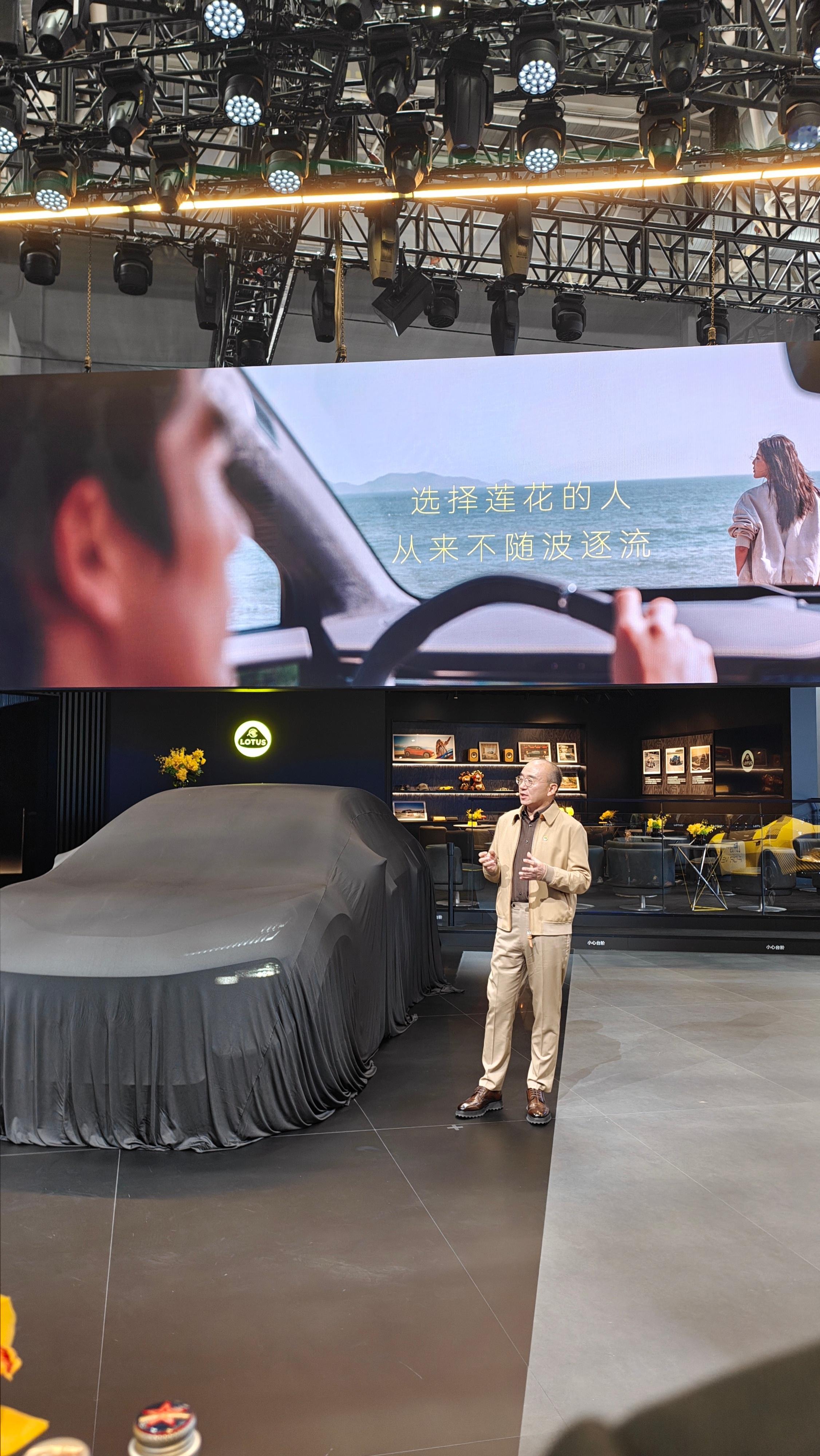 我在W4馆，与郎朗一起见证爱车发布，希望莲花跑车通过For Me，走向更大的成就