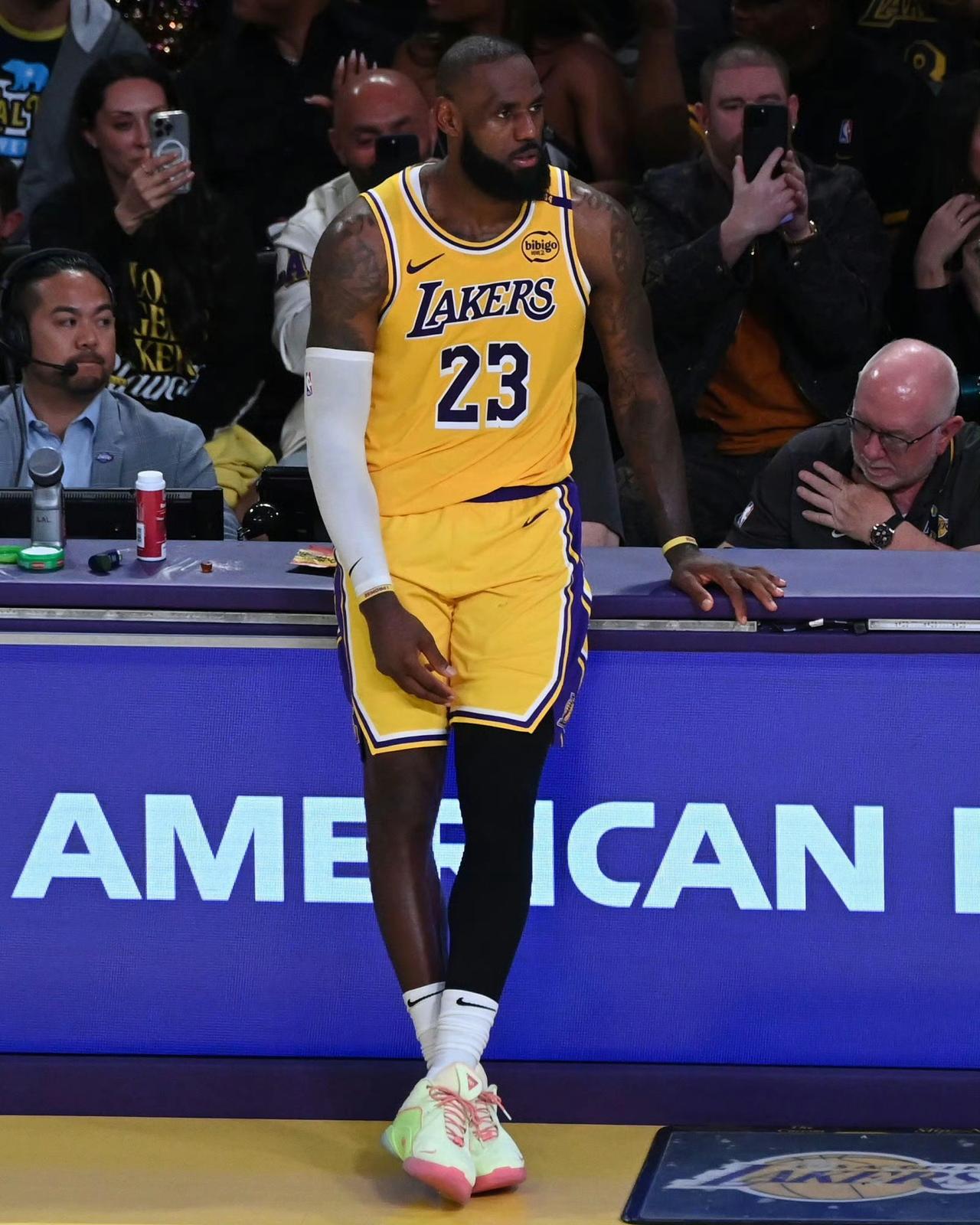 湖人别看西部第四的排名，看着体面，实则难以掩盖其季后赛的隐患。攻防体系早已暴露短