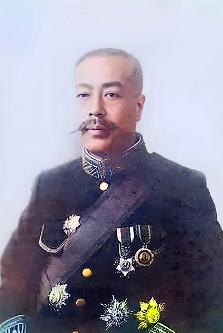 1926年，奉天省内民生凋敝、财政困难、金融危机日益严重。面对内外交困的局面，王