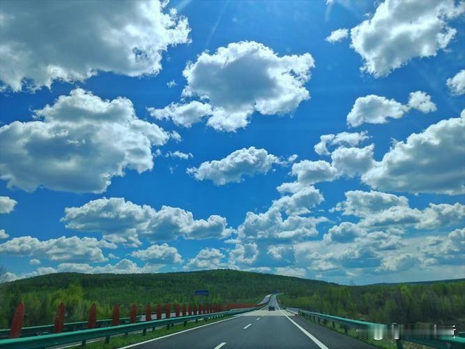 没有明文规定，但没有一定关系撑着，一般人晋升很难。
这个，和干部考核制度有关。