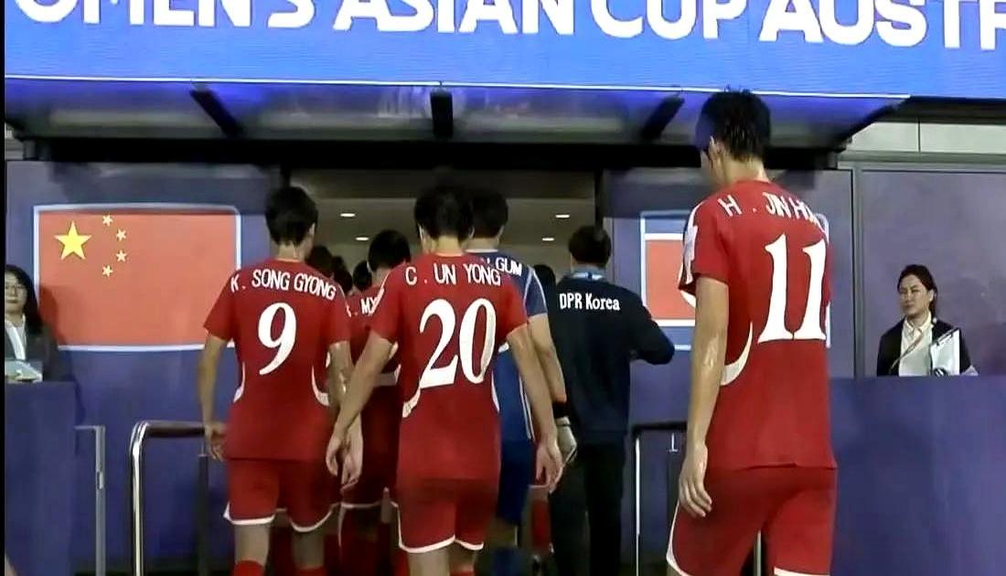 3月9号悉尼的女足亚洲杯，朝鲜队输急了直接罢赛5分钟。
 
开场32分钟朝鲜先进