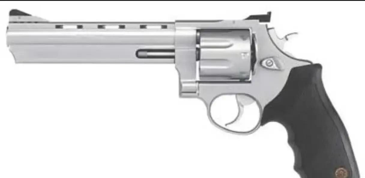 快讯！
巴西陶鲁斯公司突然宣布了。
1996年在美国达拉斯的展会上，这家公司把M