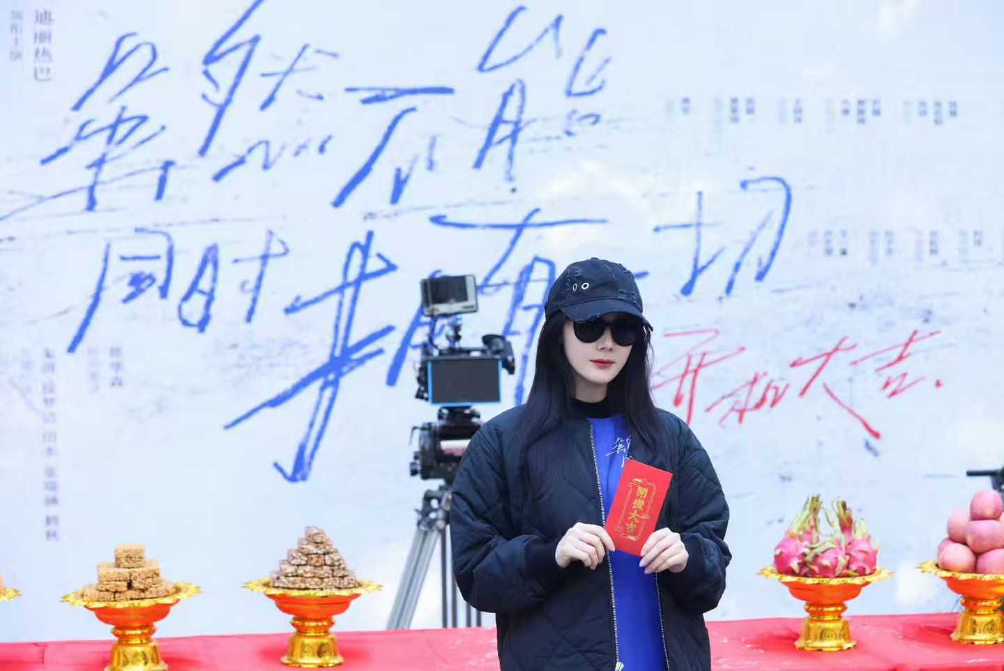 迪丽热巴卫蓝追寻心中答案迪丽热巴新剧双重人生设定 不同的人生不同的决定，只为追寻