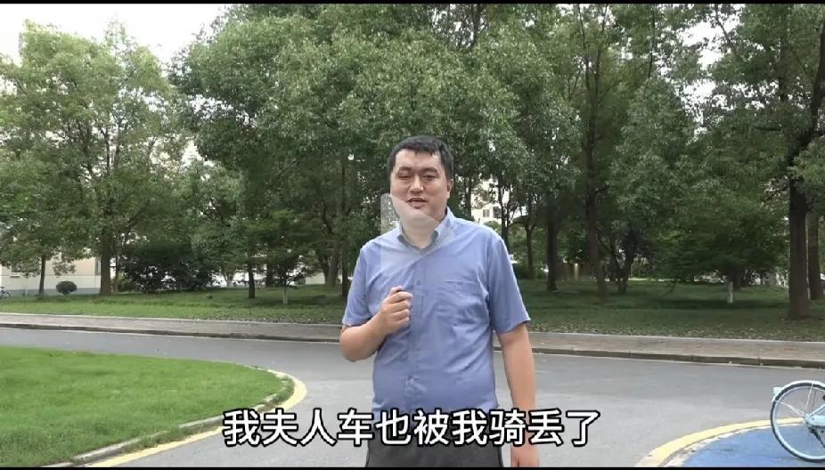 当年郭德纲也是遭主流嫌弃，如今成了主流，又去嫌弃别人，时代淘汰你的时候静悄悄
公