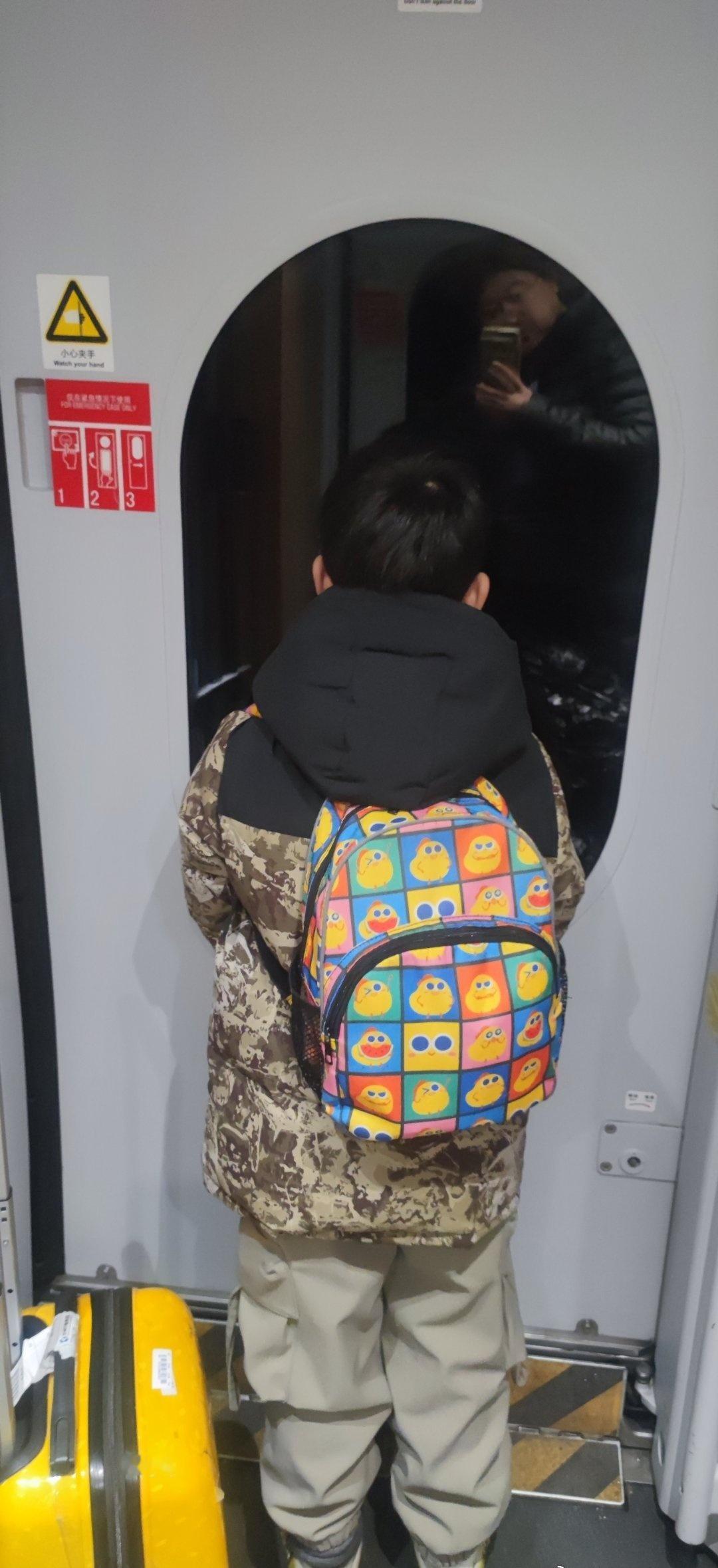 过年好，祝朋友跟家人，祝自己，又混了一年。老爸老妈在贵阳过年，感觉很high，分