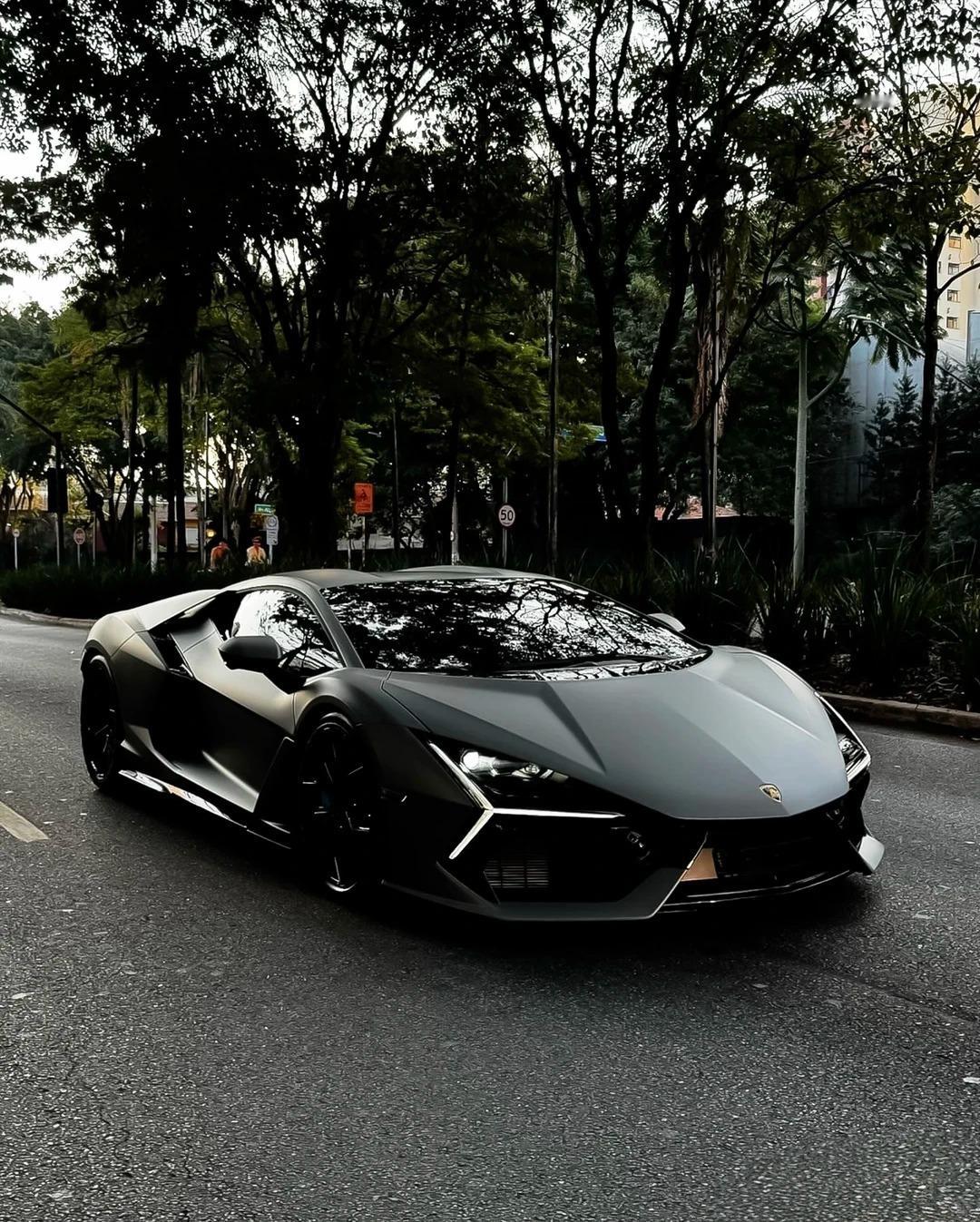 炭灰色Lamborghini Revuelto的含金量我自有判断！绝美车片