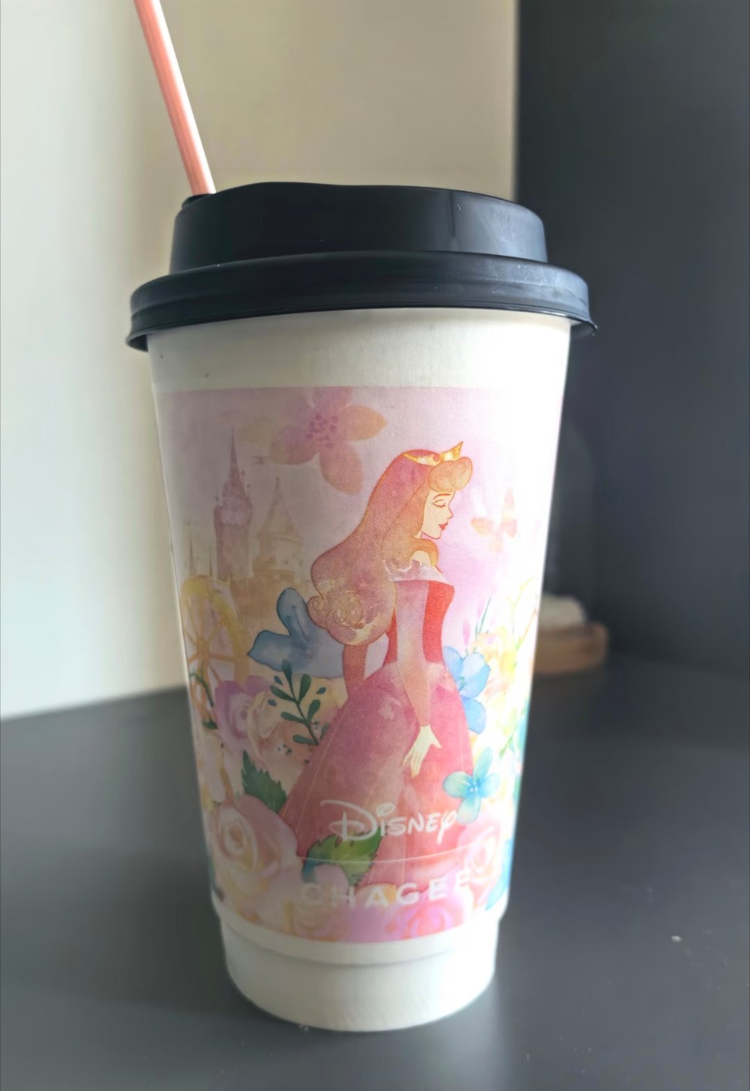 霸王茶姬[超话]霸王茶姬 所有的好，都不如刚刚好，💜普通人，普通生活，普遍过。