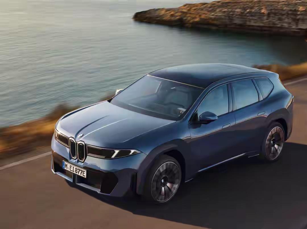 据说这是国产全新宝马iX3长轴距版官方发布图，看着惊艳的外观和更加前卫、科幻的灯