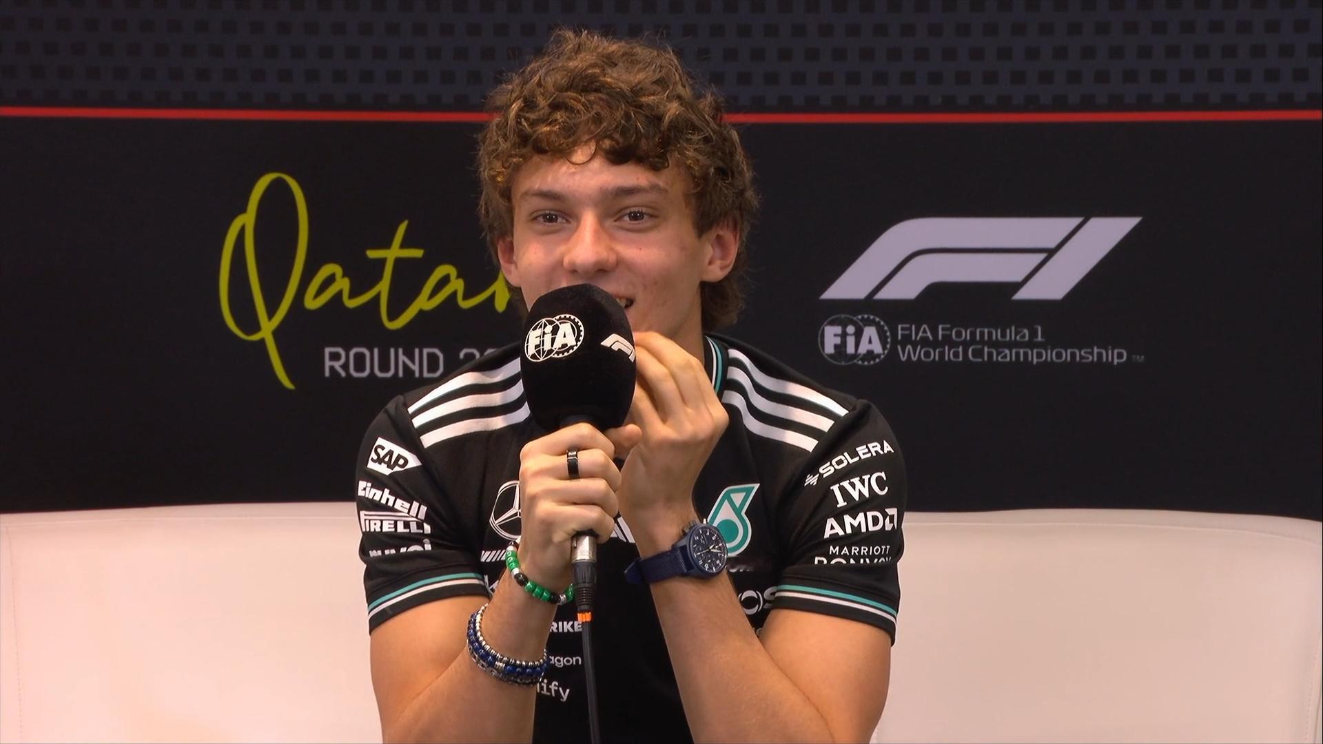 笑死，今天媒体会刚开场3分钟，小Kimi已经两次纠正主持人汤姆·克拉克森的口误了